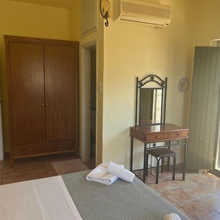 Onar Mani Suites Néon Oítilon 외부 사진