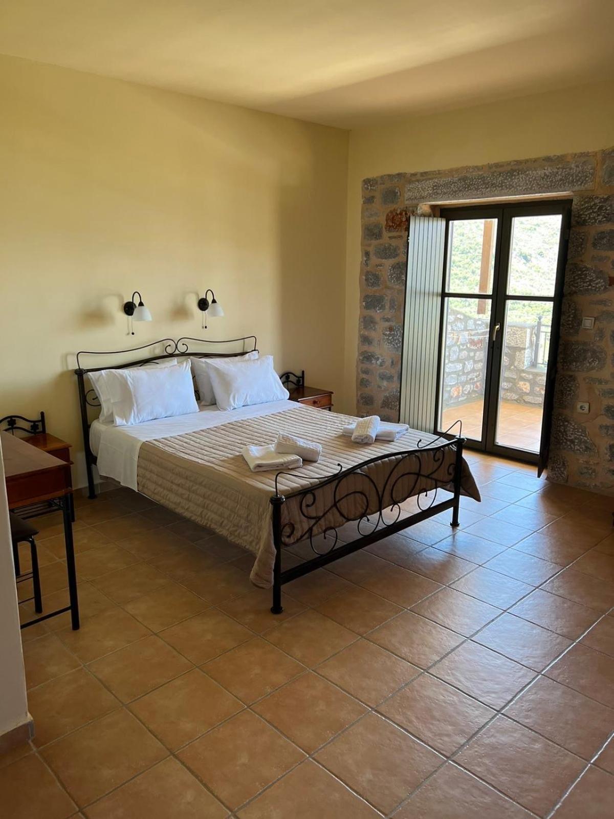 Onar Mani Suites Néon Oítilon 외부 사진