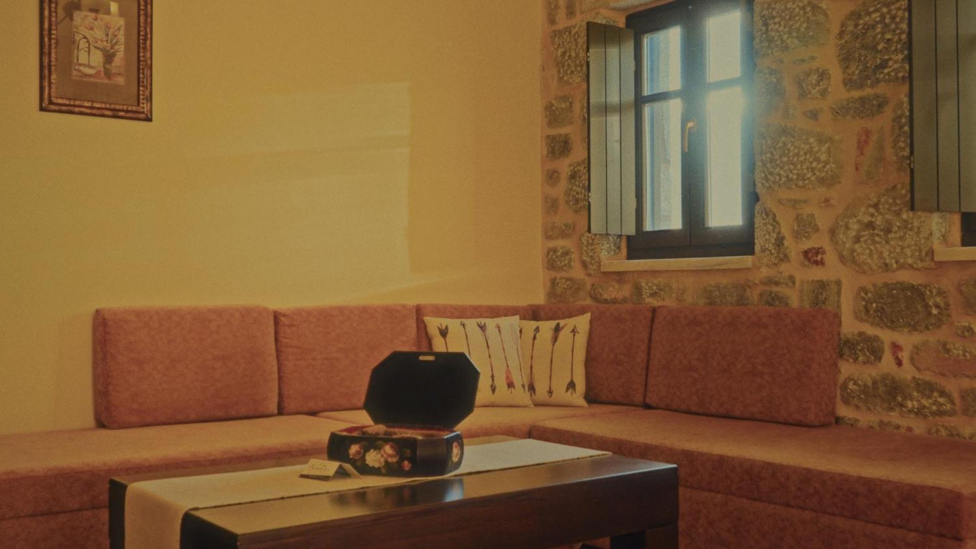 Onar Mani Suites Néon Oítilon 외부 사진