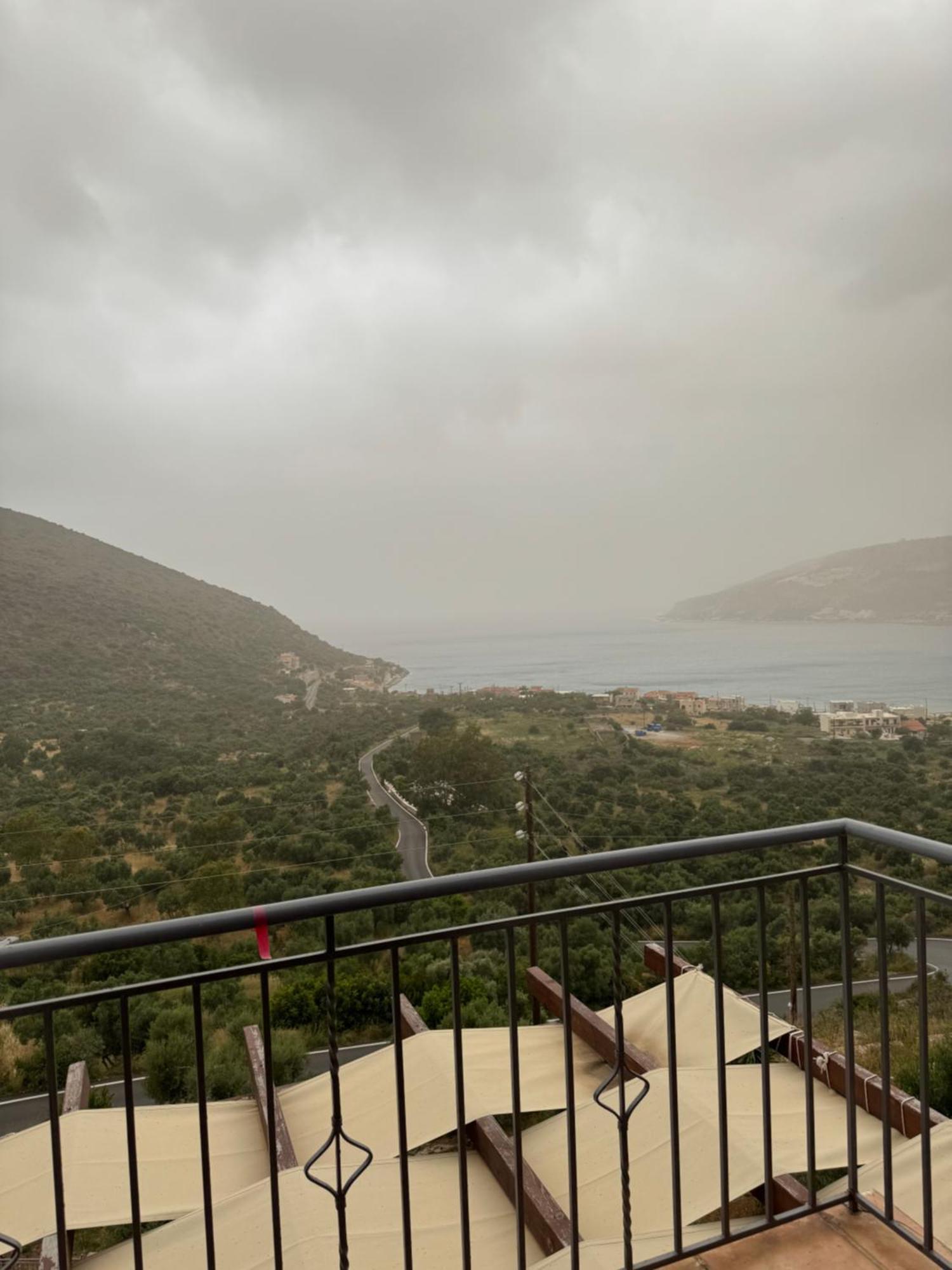 Onar Mani Suites Néon Oítilon 외부 사진