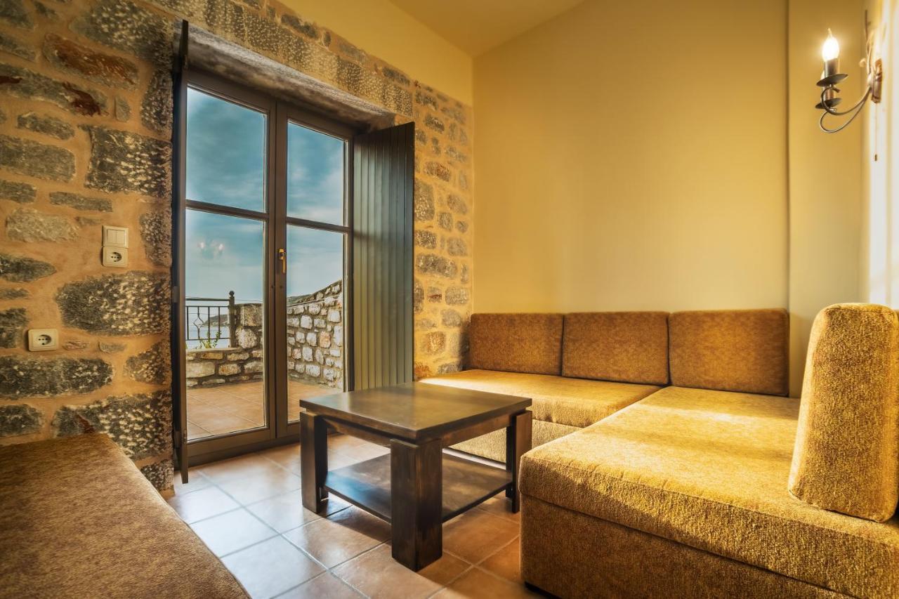 Onar Mani Suites Néon Oítilon 외부 사진